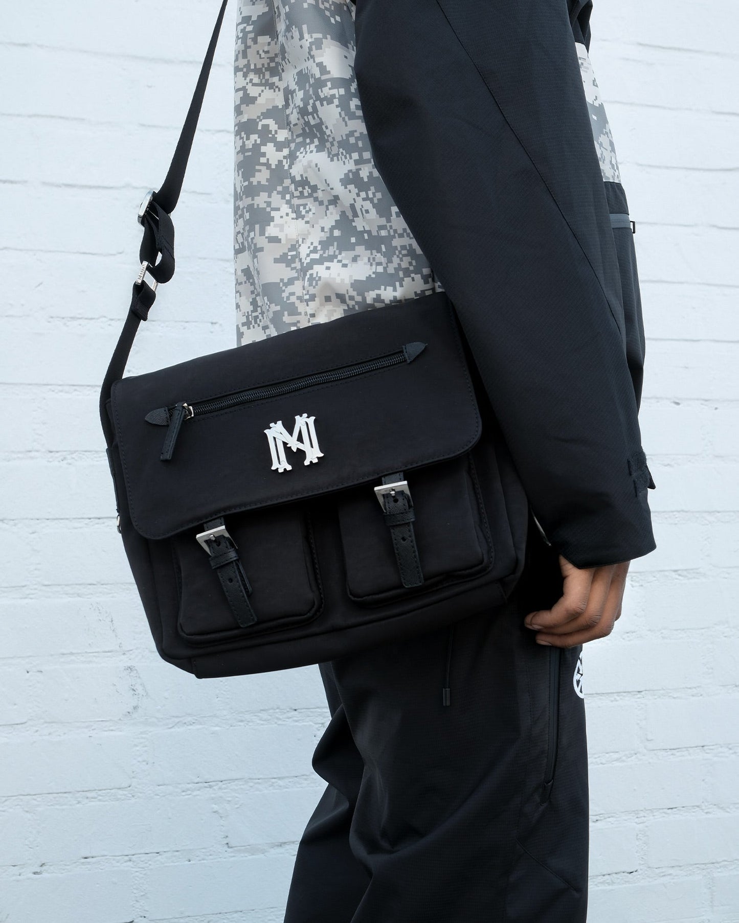 Blazon Messenger Bag - mrcnoir