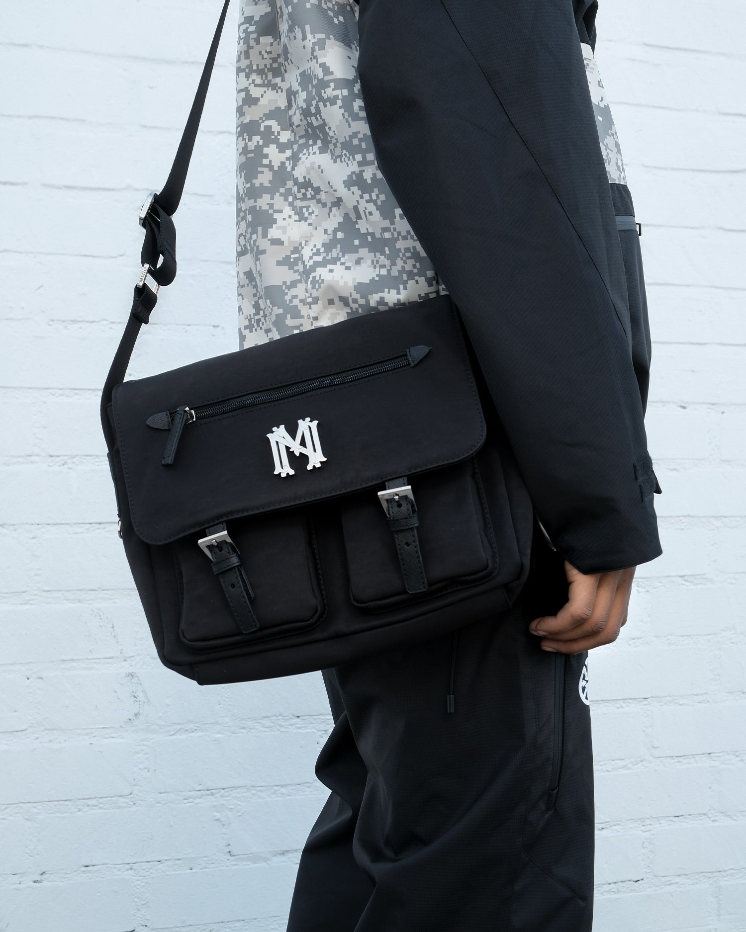 Blazon Messenger Black Bag - mrcnoir